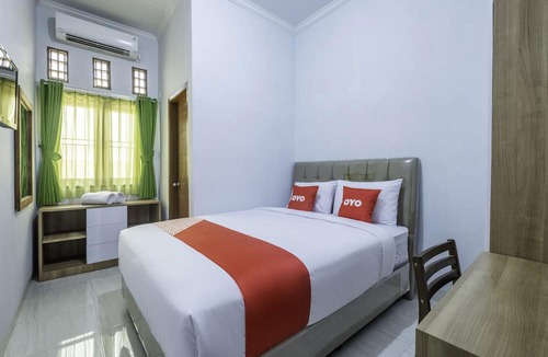 West Cirebon Hotel | OYO 2072 Wisma Teratai