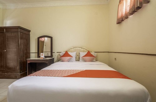 Tasikmalaya Hotel | Super OYO 2346 Hotel Padjadjaran 1