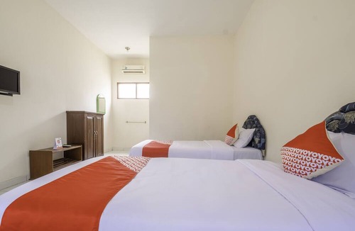 Tasikmalaya Hotel | Super OYO 2346 Hotel Padjadjaran 1