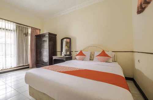 Tasikmalaya Hotel | Super OYO 2346 Hotel Padjadjaran 1