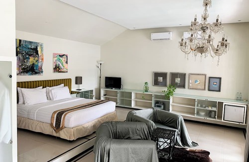Laksmana Hotel | Casa Artista By Villa Kresna