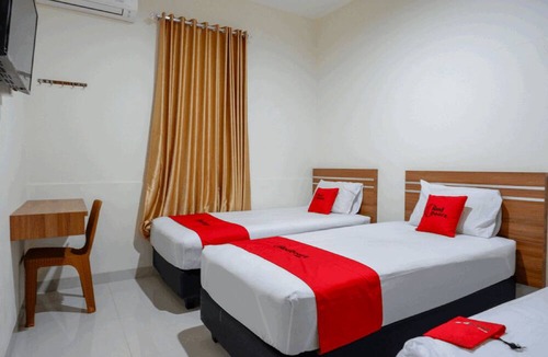Purwokerto House | RedDoorz near Living Plaza Purwokerto