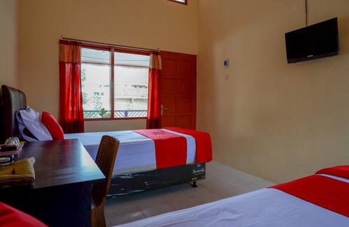 Banyumas House | RedDoorz Syariah near Alun Alun Purwokerto