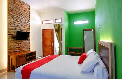 Palu House | RedDoorz near Taman Makam Pahlawan Tatura