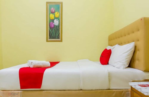 Cirebon House | RedDoorz Syariah @ Puri Kalijaga Street