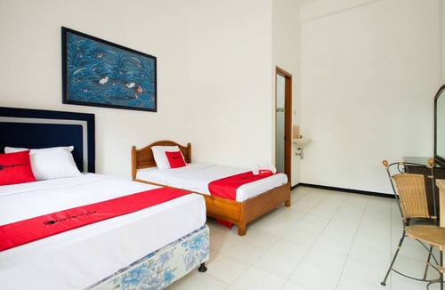 Malang Hotel | RedDoorz Syariah near Gor Ken Arok
