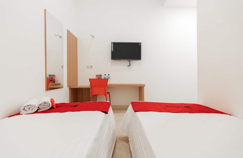 Mandai Hotel | RedDoorz @ Graha Cemerlang Maros