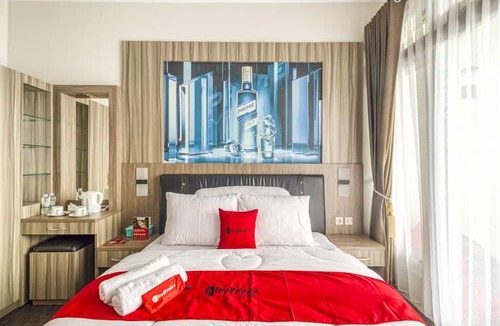 Yogyakarta Hotel | RedDoorz Plus near Gembira Loka Zoo 2