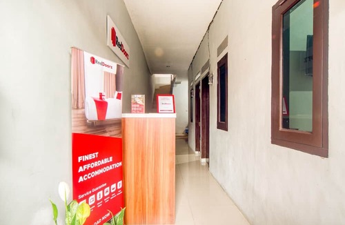 East Jakarta Hotel | RedDoorz near Graha Cijantung Mall