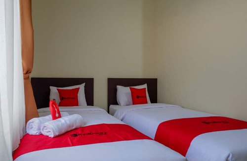 Karanganyar Hotel | RedDoorz near Stadion 45 Karanganyar
