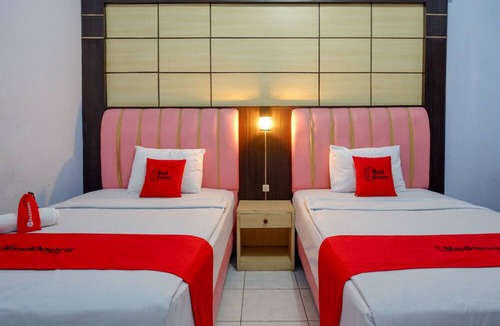 Pekalongan Hotel | RedDoorz Plus Syariah near Stasiun Pekalongan 2