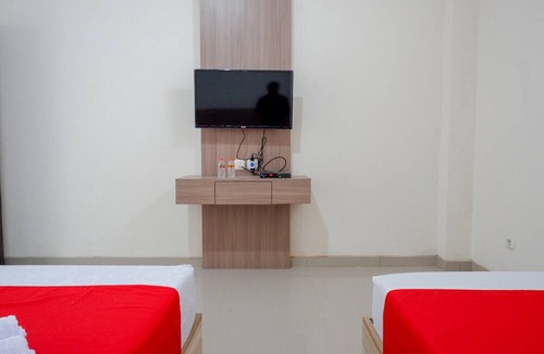 Tegal Hotel | RedDoorz near Pacific Mall Tegal 2
