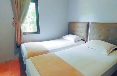 Jambu Luwuk Hotel | Degung Hillside