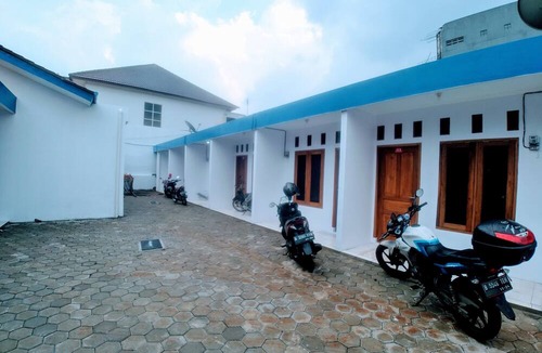 Bekasi Hotel | RedDoorz near Exit Toll Jatiwarna 2