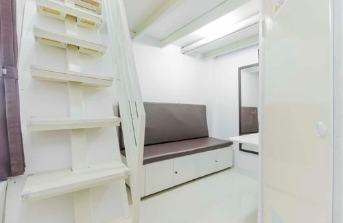 Kebon Jeruk Hotel | RedDoorz near Hayam Wuruk
