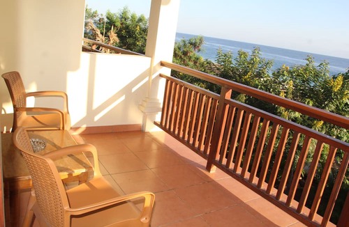 Tambolaka Bed & Breakfast | Mario Hotel and Cafe