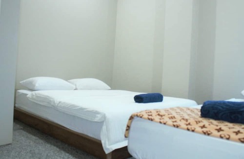 Padang Hostel | Bonsai Surf Lodge - Hostel