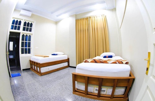 Padang Hostel | Bonsai Surf Lodge - Hostel