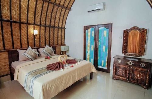 Gili Trawangan Hotel | Warna Beach Hotel