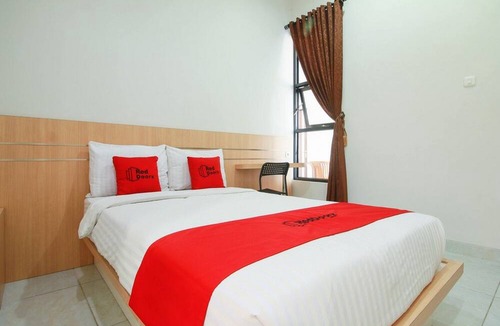 Purwokerto Hotel | RedDoorz Syariah near Universitas Jenderal Soedirman