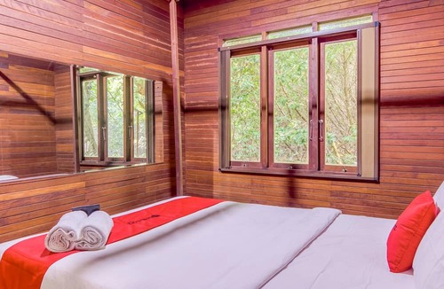 Pantai Indah Kapuk Hotel | RedDoorz Resort @ Taman Wisata Mangrove