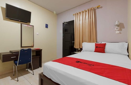 Manado Hotel | RedDoorz Plus near Pantai Malalayang Manado