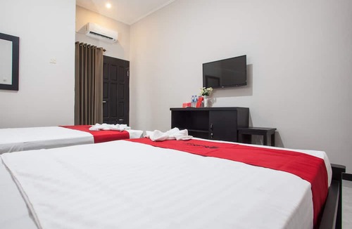 Rogojampi Hotel | RedDoorz Plus near Banyuwangi Airport