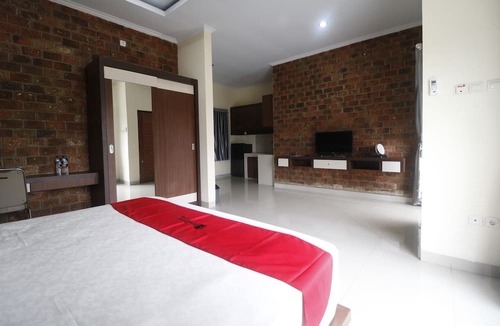 Medan Hotel | RedDoorz Plus near Kualanamu Airport