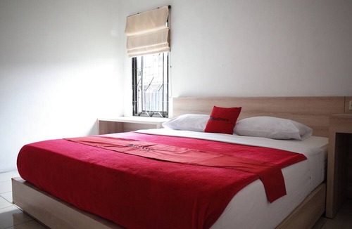 Sukabumi House | RedDoorz near Alun-alun Kota Sukabumi