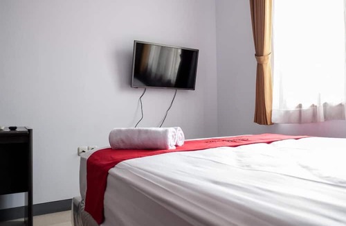 Binong Hotel | RedDoorz near Supermall Karawaci 2
