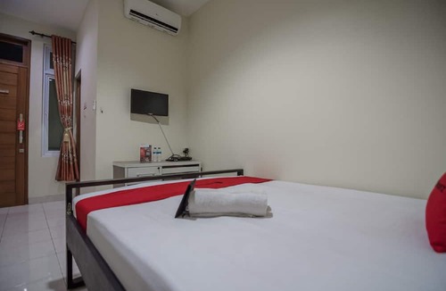 Bendungan Hilir Hotel | RedDoorz Plus near Semanggi