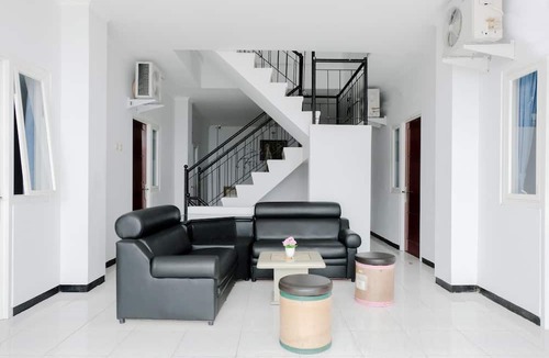 Malang Hotel | OYO 437 Hnr Homestay Syariah
