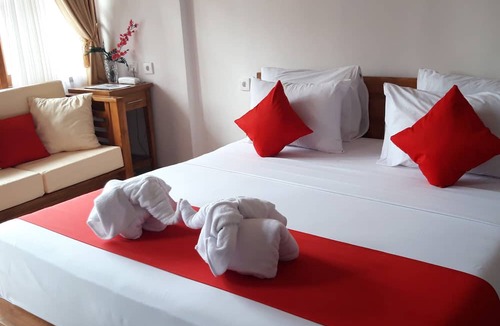 Lovina Hotel | Grand Raka Homestay