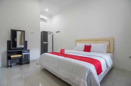 Jambi House | RedDoorz near Sultan Thaha Airport Jambi