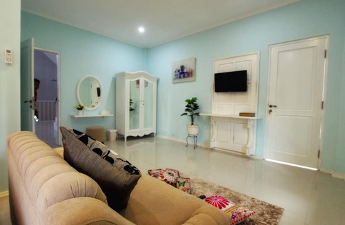 Semarang House | Omah Madam Bed & Breakfast