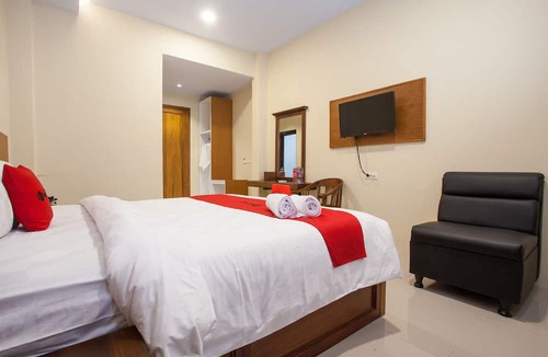 Malang Hotel | RedDoorz Premium @ Jalan Cengkeh