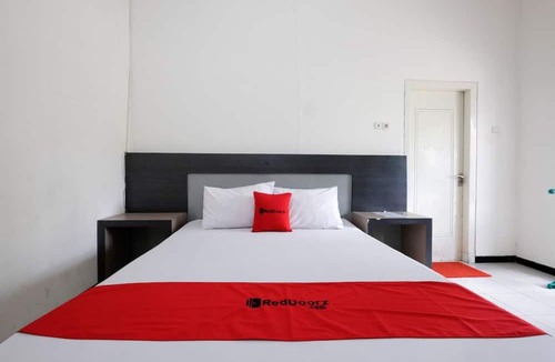 Purwokerto House | RedDoorz near Moro Mall Purwokerto