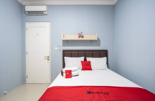 Binong House | RedDoorz Plus near Siloam Karawaci