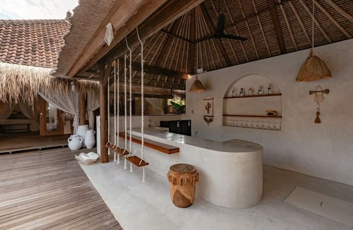 Mushroom Bay Hotel | Castaway Resort