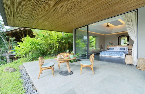 Batuan Hotel | The Bali Purnati Center For The Arts