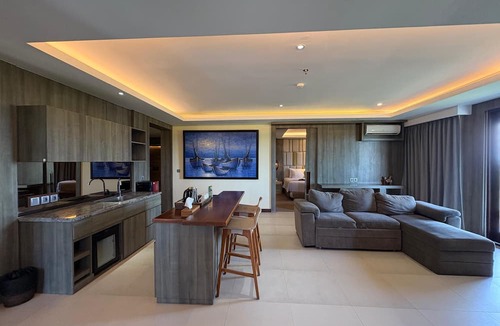 Kuta Selatan Hotel | The Crystal Luxury Bay Resort Nusa Dua
