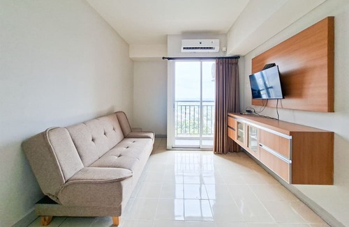 Karawaci Apartment | Spacious And Warm Combined Studio Room At Apartment Serpong Greenview
