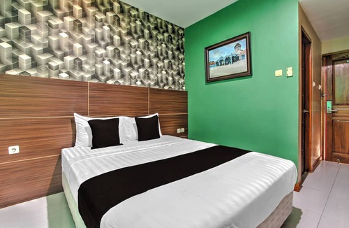 Baki Hotel | Townhouse Oak Syariah near Stasiun Purwosari formerly Graha Gentan Solo