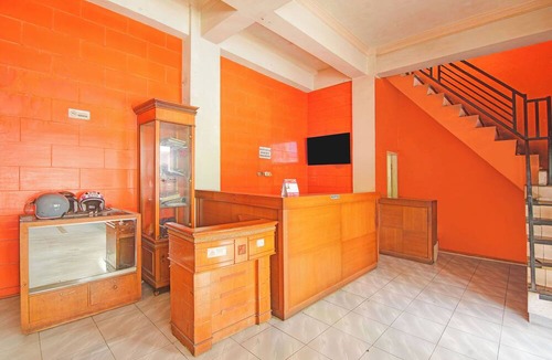 Panakkukang Hotel | OYO 95189 Aza Guesthouse