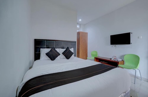 Megamendung Hotel | OYO 95119 Syariah Sm