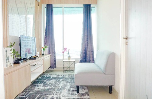 Pekayon Jaya Apartment | Homey White 2Br At Grand Kamala Lagoon Apartment