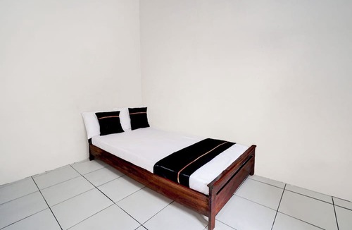 Siwalankerto Hotel | OYO 95041 Griya Indah Homestay