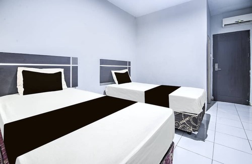 Panakkukang Hotel | Hotel O Makassar near Mall Panakukang formerly Hotel Lucky Inn Makassar