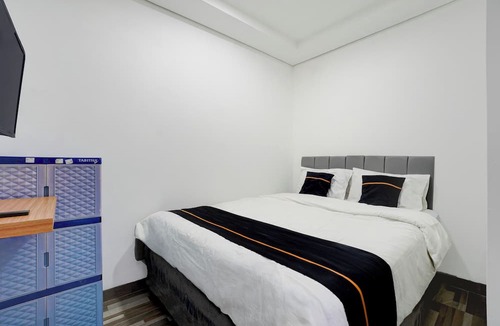 Central Jakarta Hotel | Capital O 94914 Kemayoran Guest House