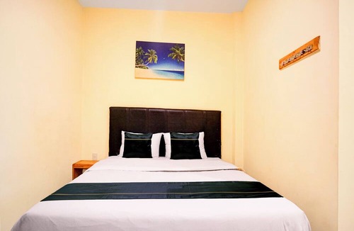Medan Hotel | OYO 95017 Kapten Muslim Residence